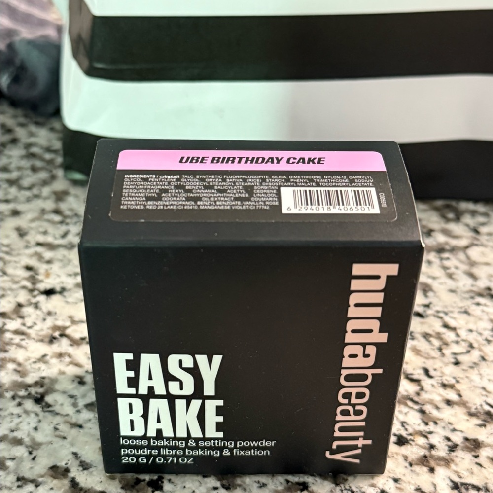 HUDA BEAUTY Easy Bake Powder - Ube Birthday Cake